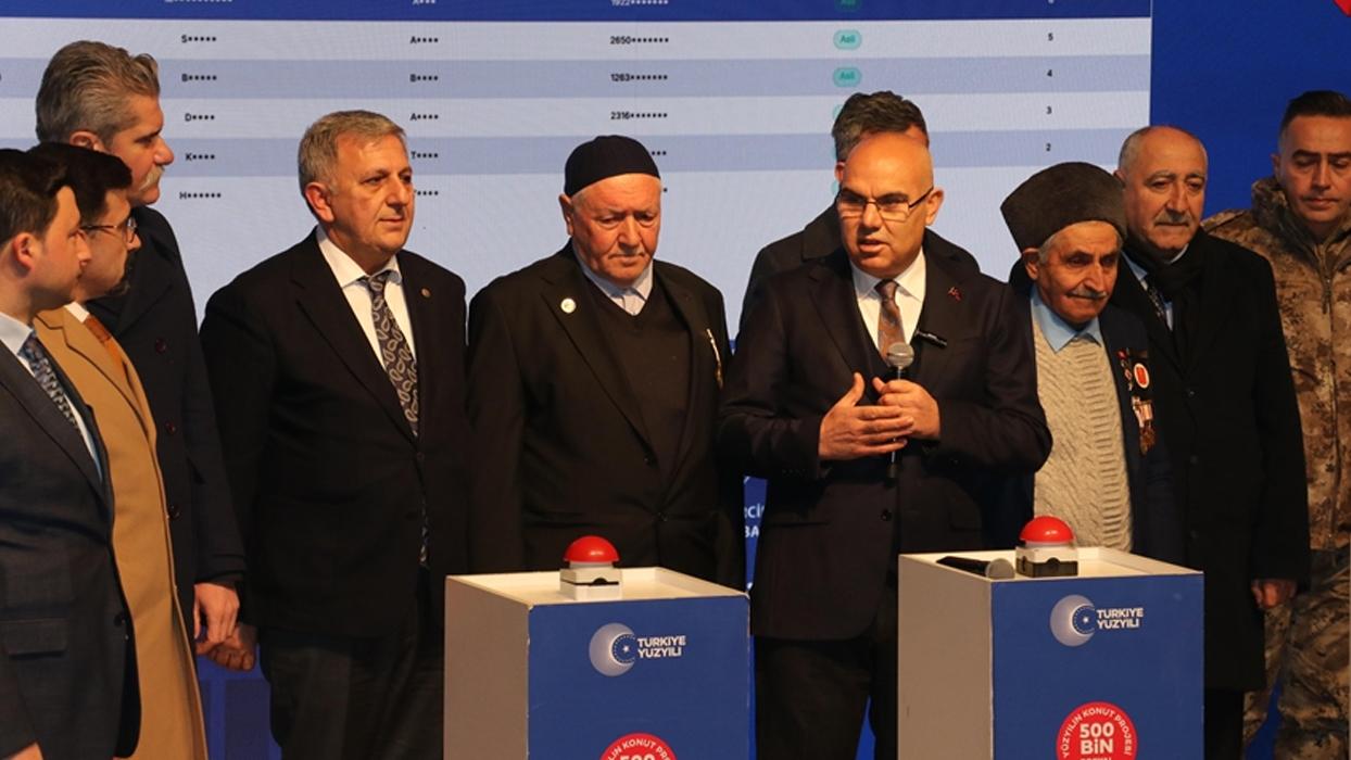 Ağrı'da inşa edilecek 2 bin 840 konutun hak sahipleri kurayla belirlendi