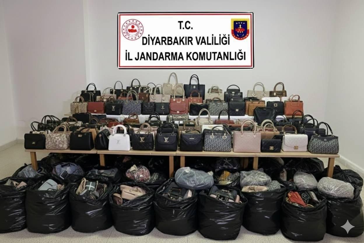 Diyarbakır'da kaçakçılara operasyon: Silahlara el konuldu
