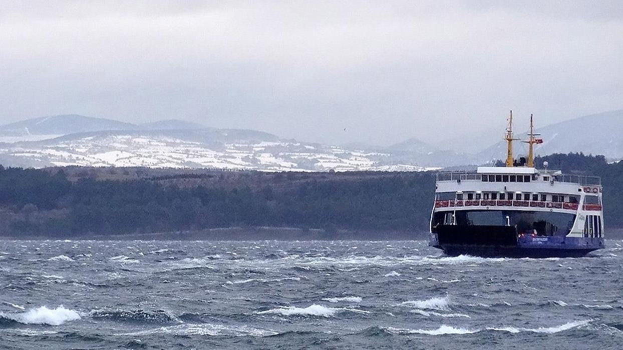 Gökçeada ve Bozcaada hatlarında tüm feribot seferleri iptal edildi