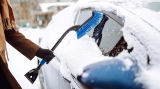 Kışın araç temizliğinde gövdeye çizik atmamak için hangi yöntemler kullanılmalı