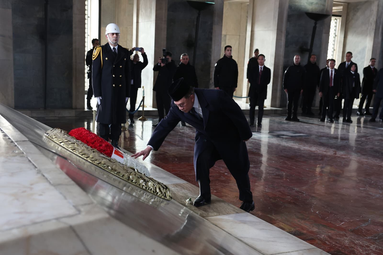 Malezya Başbakanı Enver İbrahim, Anıtkabir'i ziyaret etti