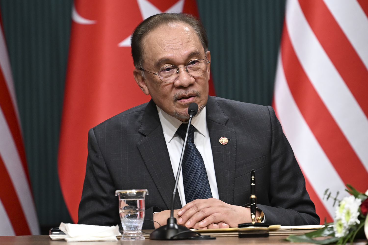 Malezya Başbakanı İbrahim'den Cumhurbaşkanı Erdoğan'a teşekkür: İslam dünyasına liderlik yapıyorsunuz