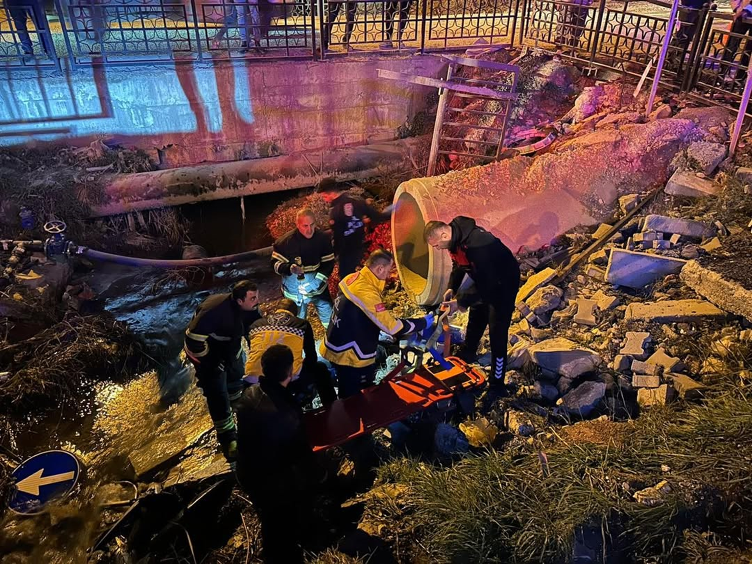 Hatay'da minibüsle çarpışan motosikletteki 2 kişi yaralandı