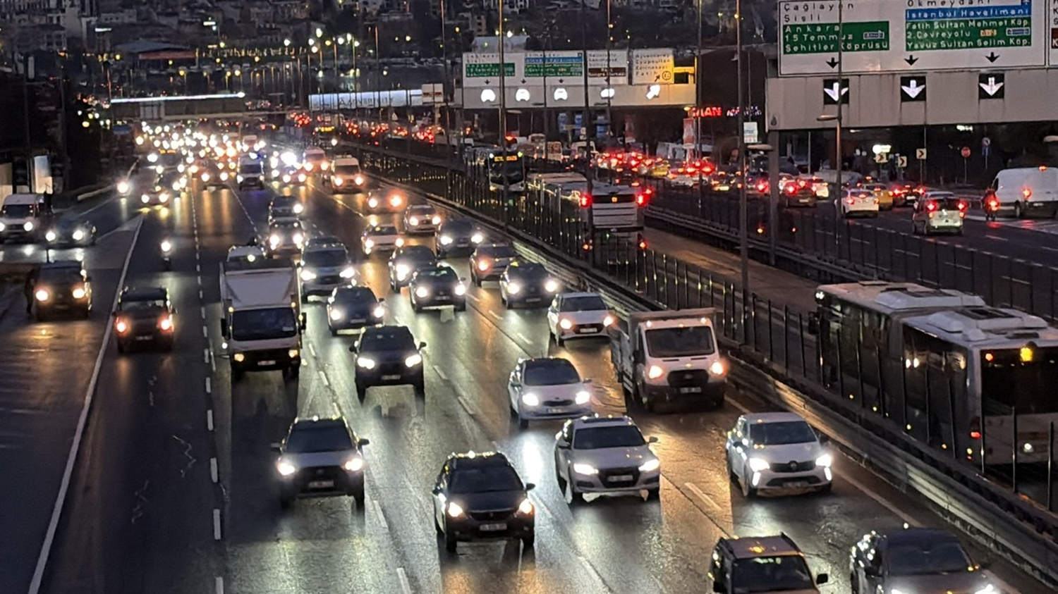 İstanbul'da trafik çilesi! Yoğunluk yüzde 81'e çıktı