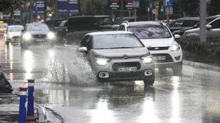 İzmir'de sağanak ve fırtına alarmı!