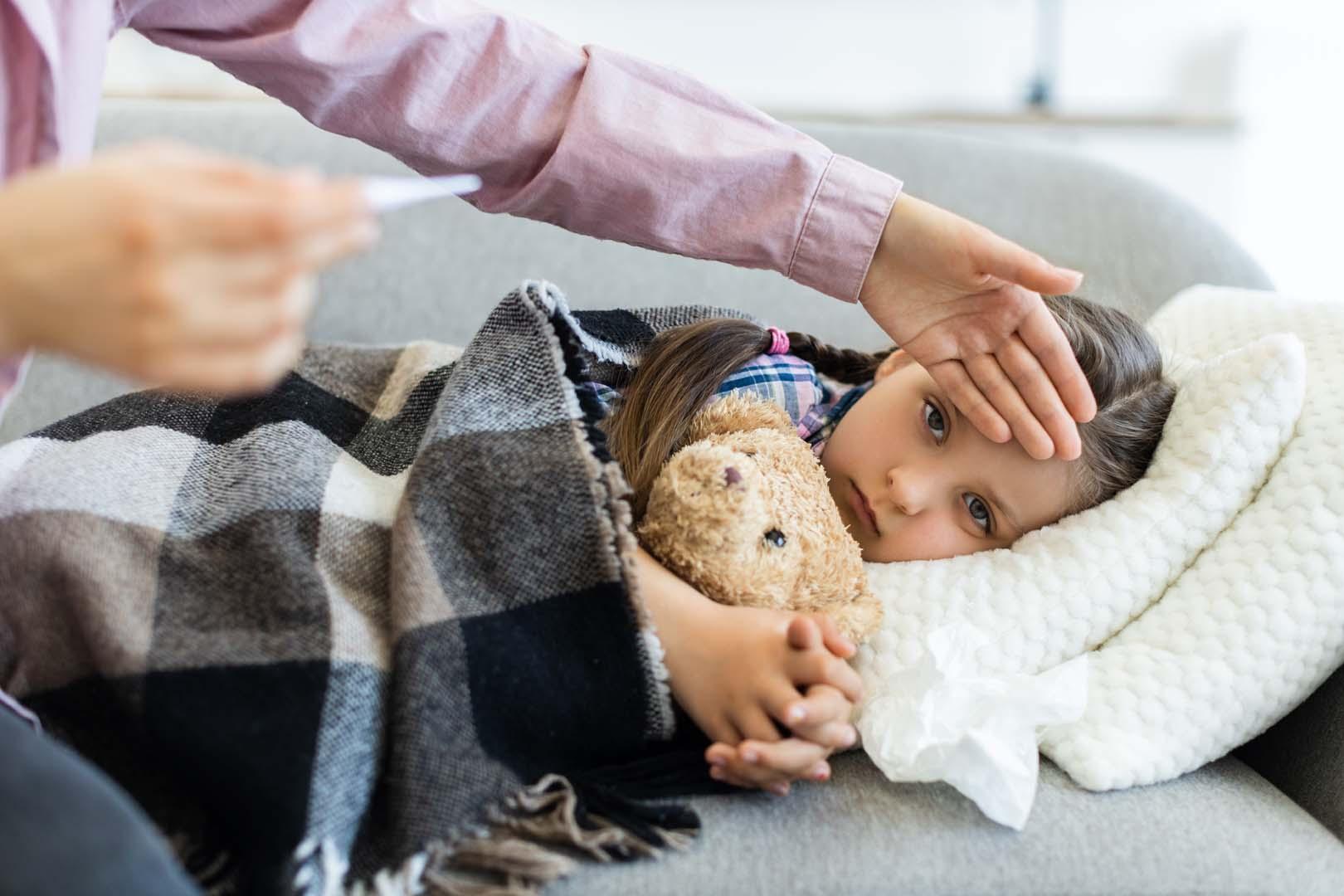Sağlık uzmanlarının önerdiği doğal ateş düşürücü yöntemler