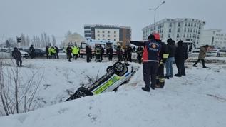 Polis aracı devrildi: 2 polis memuru yaralandı