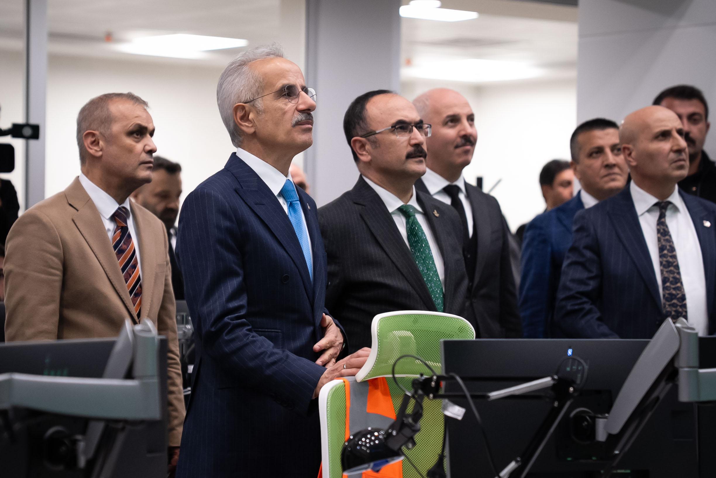 Türkiye kara teslim oldu... Bakan Uraloğlu: Çalışmalarımız aralıksız sürüyor