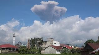 Marapi Yanardağı'nda patlama! Küller 1600 metre yüksekliğe kadar püskürdü
