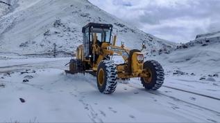 Çığ nedeniyle kapanan Erzincan-Sivas yolu ekiplerin çalışması sonucu ulaşıma açıldı