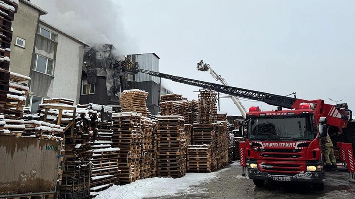İstanbul Tuzla'da fabrikada çıkan yangın söndürüldü