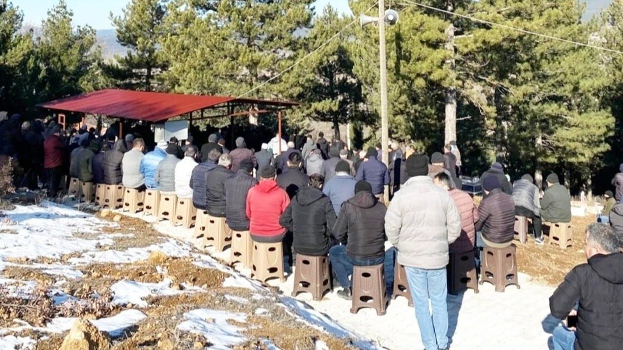 Isınmak için sobaya tiner dökmüştü: 7 günlük yaşam mücadelesini kaybetti