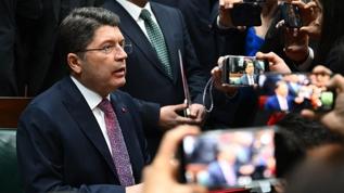 Türk bayrağımıza yönelik provokatif saldırı: 14 kişi gözaltına alındı