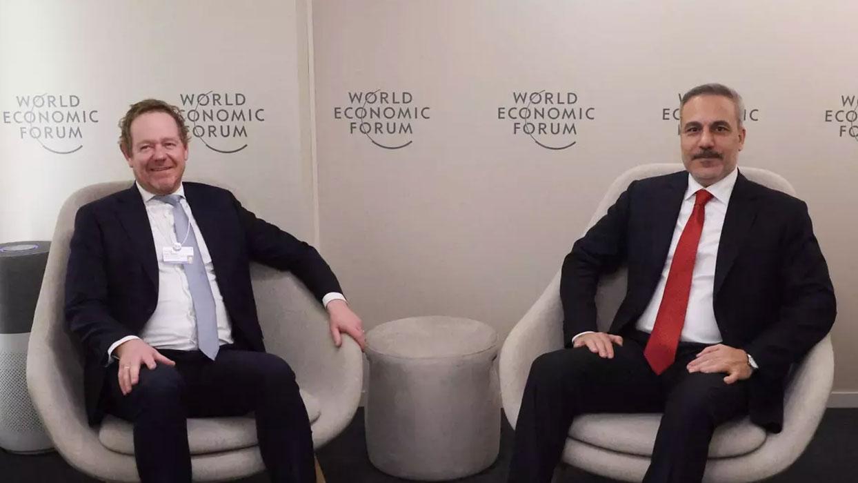 Bakan Fidan'dan Davos teması: Hollandalı mevkidaşı van Weel ile görüştü