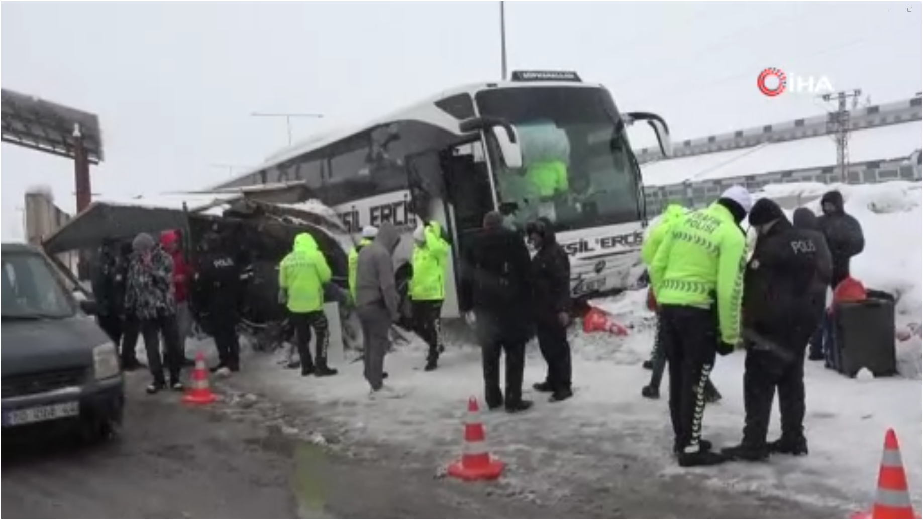 Bitlis'te uygulama noktasında kaza: 4 polis yaralandı