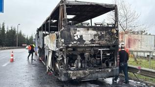 İstanbul yönünde trafik durdu! Yolcu otobüsü küle döndü