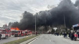 Büyükçekmece'de tarım şirketinin deposunda çıkan yangın söndürüldü