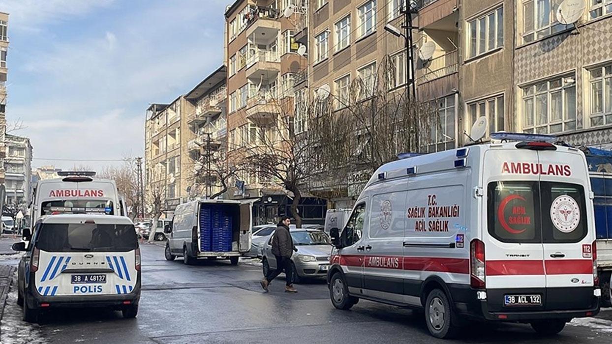 Bağcılar'da karbonmonoksit zehirlenmesi şüphesi: 3 kişi yaşamını yitirdi