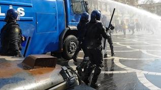 Azerbaycan'da büyükelçiliğe terör saldırısı: Şüpheliler gözaltına alındı