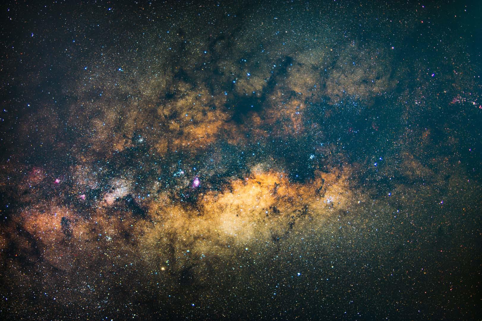 Hubble arşivinde yapay zeka ile 800'den fazla yeni kozmik anomali bulundu