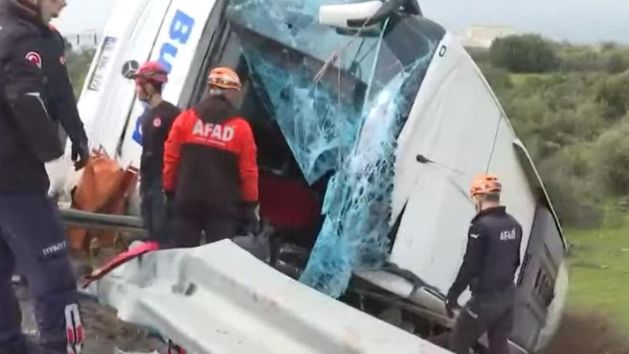 Antalya'da feci kaza... Yolcu otobüsü devrildi! Çok sayıda ölü ve yaralı var