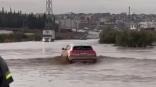 Selde araçlar durdu, TOGG yoluna devam etti!