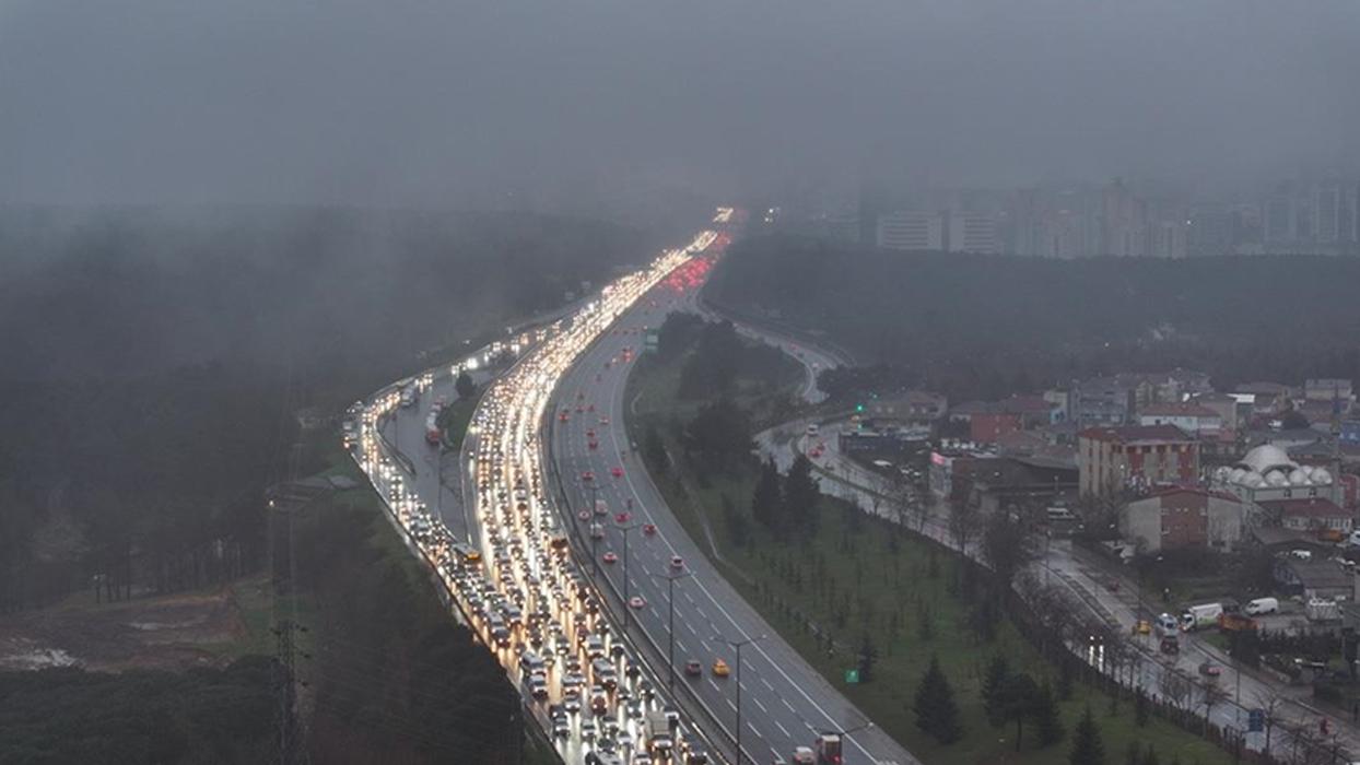 İstanbul'da yarıyıl tatilinin ardından ilk iş gününde trafik yoğunluğu