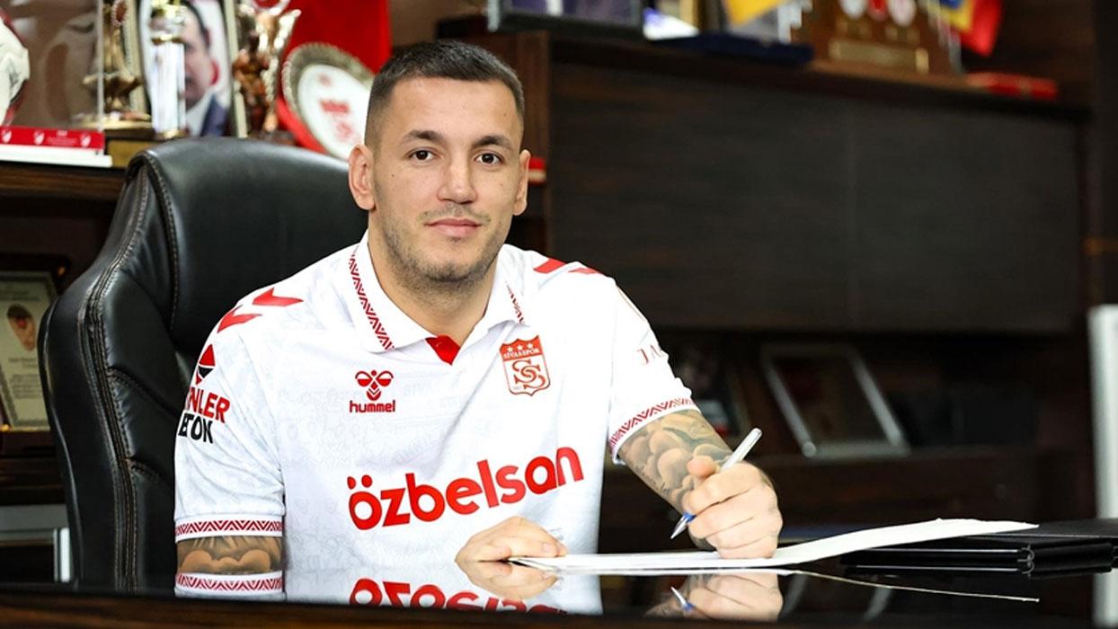 Sivasspor'dan Rey Manaj transferi... 3,5 yıllık sözleşme imzaladı! Arnavut golcü yeniden kadroda