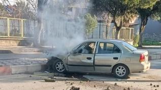 Manisa'da "dur" ihtarına uymayan otomobilin refüje çarptığı kazada 2 kişi yaralandı