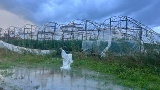 Antalya'da hortum seraları uçurdu, sel yolları kapattı