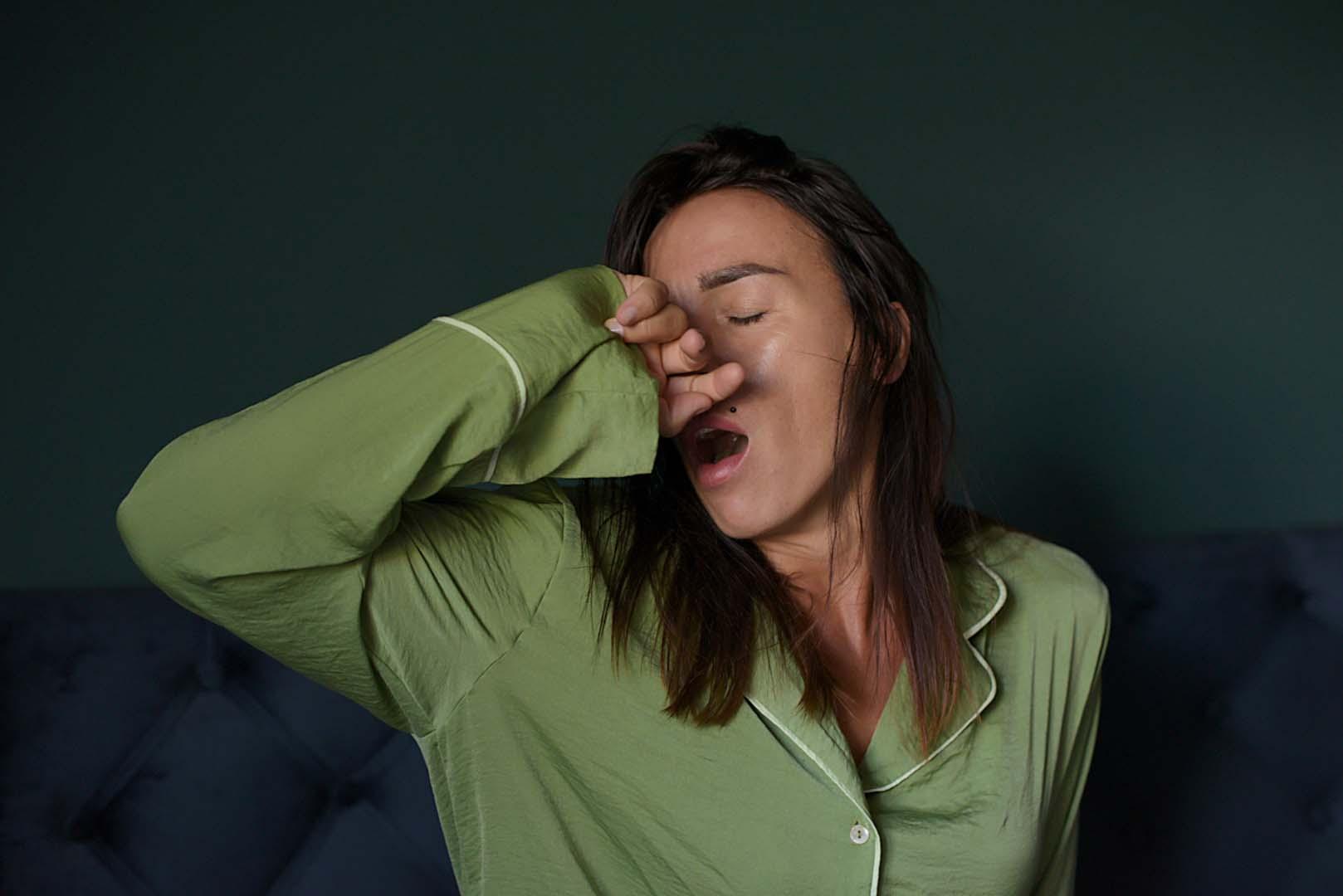 Beynimiz neden başkası esneyince esniyor?