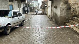 Şanlıurfa Siverek'te metruk evin duvarı çöktü