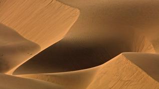 Bilim insanları çölde doğal süreçlerle açıklanamayan yapılar buldu