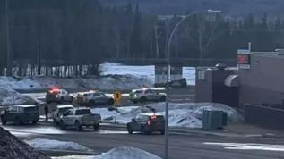 Kanada'da bir okul ve evde düzenlenen silahlı saldırıda 10 kişi öldü, 27 kişi yaralandı