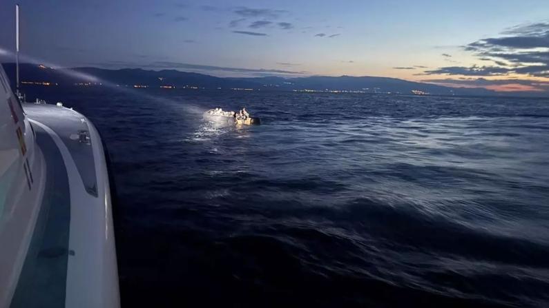 İzmir'de göçmenleri taşıyan bot battı: 3 ölü