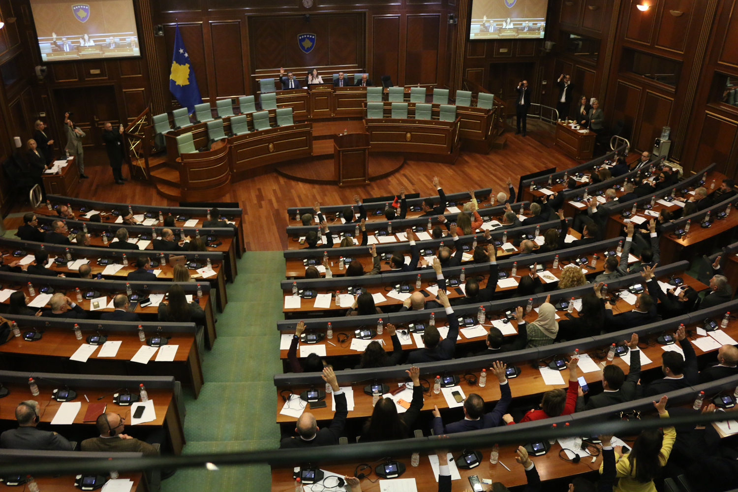 Kosova'da Kurti başkanlığındaki yeni hükümete güven oyu