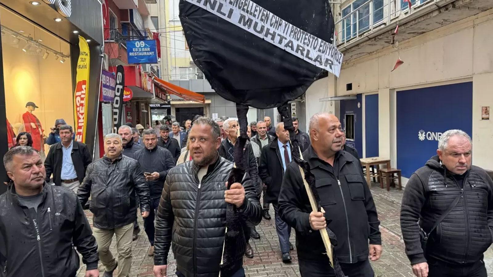 Dev yatırıma CHP takozu! Muhtarlardan siyah çelenkli protesto