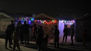 Soykırımın gölgesinde bile Ramazan neşesi solmadı... Fenerler çadırları aydınlattı