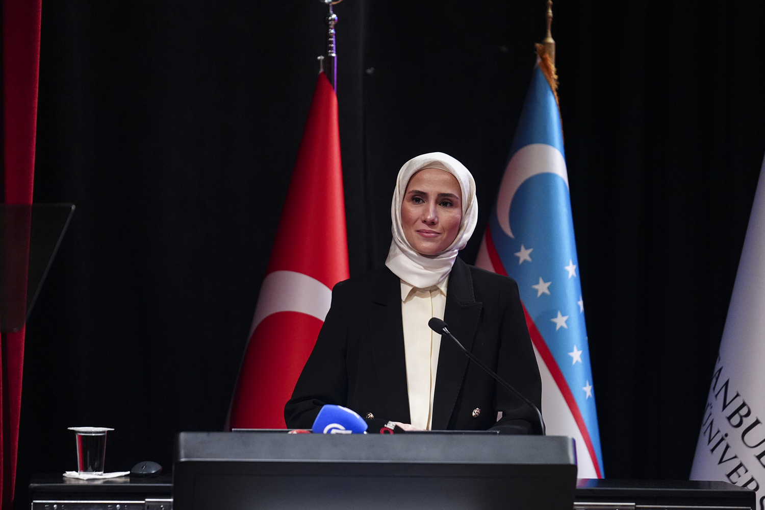 İstanbul'da uluslararası aile zirvesi... Sümeyye Erdoğan: Kadının güçlenmesi ile ailenin güçlenmesi birbirini tamamlar