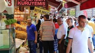 Ramazan öncesi Eminönü'nde alışveriş telaşı dikkat çekti