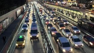 İstanbul'un bitmeyen çilesi... Trafik yoğunluğu zirve yaptı