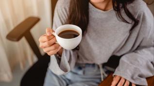 Günde 100 fincan kahve içen kadının yaşadıkları herkesi şaşırttı