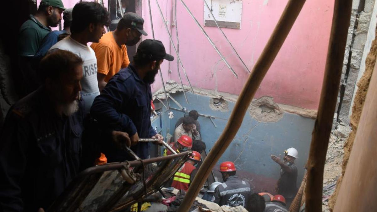 Pakistan'da korkunç patlama: 16 ölü, 14 yaralı