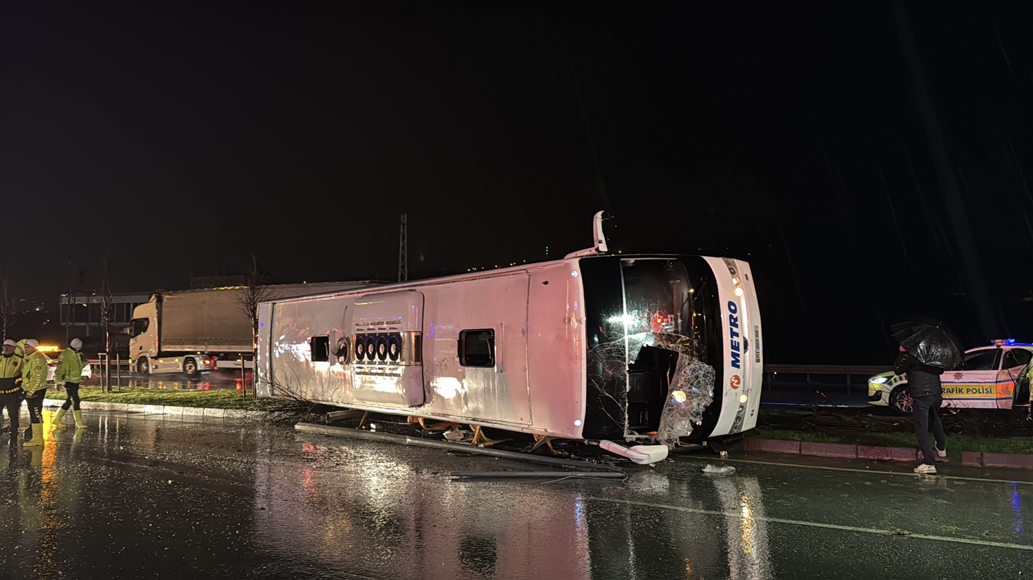 Samsun'da yolcu otobüsü devrildi, 6 kişi yaralandı