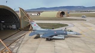 Üslerden havalanan uçaklardan eğitim uçuşu: Gökyüzü hiç bu kadar asil olmamıştı