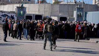 Soykırımcı, ramazanın ilk günü Mescid-i Aksa'ya gelecek Filistinlilere yine kısıtlama getirdi