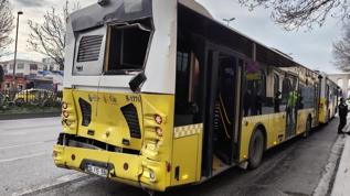 Fatih'te 3 İETT otobüsü durağa yanaşırken kaza yaptı