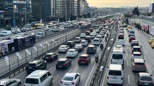 İstanbul'da iftar trafiği... Araçlar güçlükle ilerledi