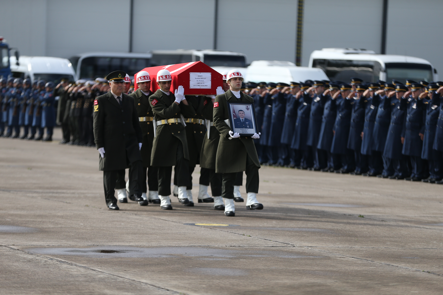 F-16 kazasında şehit olan pilot Binbaşı Bolat son yolculuğuna uğurlandı