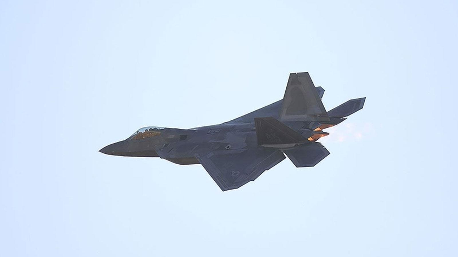 İsrail basını: ABD'ye ait 12 adet F-22 savaş uçağı İsrail'e iniş yaptı